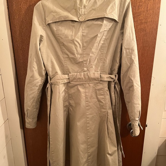 Light trench coat - Picture 2 of 2